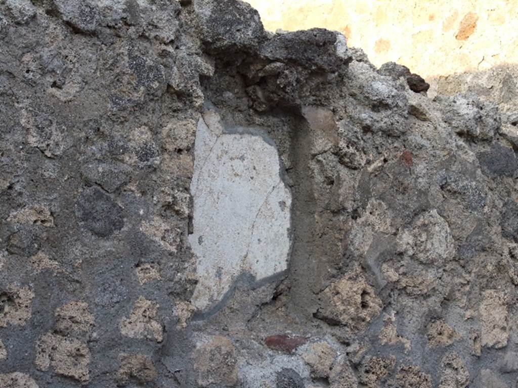 VI.2.1 Pompeii. December 2006. Niche in north wall. According to Boyce, the large rectangular niche had its inside walls painted green. Fiorelli referred to it as “la nicchia dei Penati” See Boyce G. K., 1937. Corpus of the Lararia of Pompeii. Rome: MAAR 14. (p44, No.138)