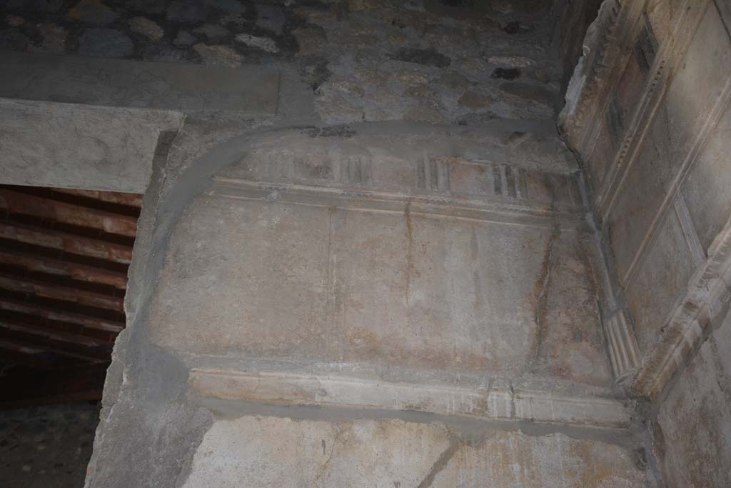 VI.2.4 Pompeii. December 2017. Upper north wall in north-east corner of cubiculum on south side of atrium.
Foto Annette Haug, ERC Grant 681269 DÉCOR.