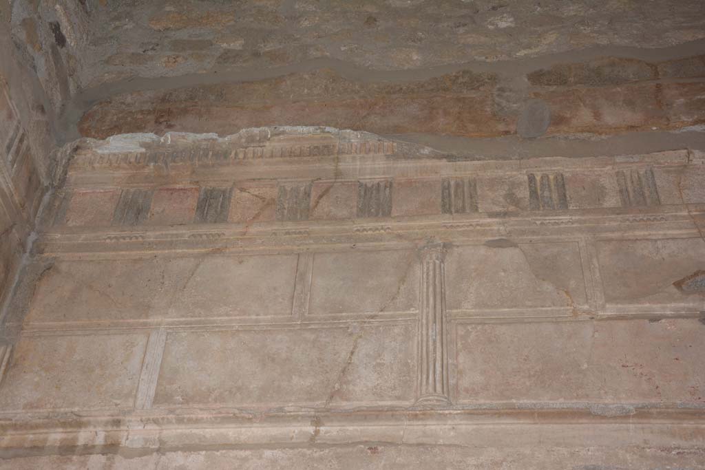 VI.2.4 Pompeii. March 2019. Detail from upper east wall at north end, in cubiculum on south side of atrium. 
Foto Annette Haug, ERC Grant 681269 DÉCOR.