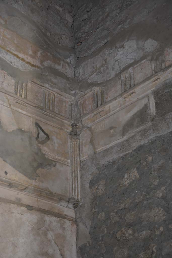 VI.2.4 Pompeii, December 2017. 
Cubiculum on south side of atrium, detail from south-east corner.
Foto Annette Haug, ERC Grant 681269 DÉCOR.