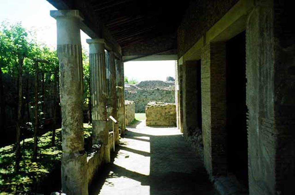VI.2.4 Pompeii. June 2010. Looking south along garden portico towards kitchen room. Photo courtesy of Rick Bauer.