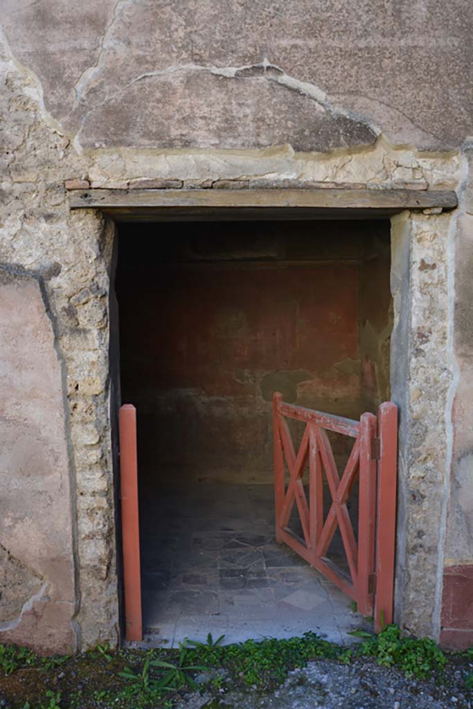 VI.2.4 Pompeii. December 2017. Looking south into doorway to diaeta. 
Foto Annette Haug, ERC Grant 681269 DÉCOR.