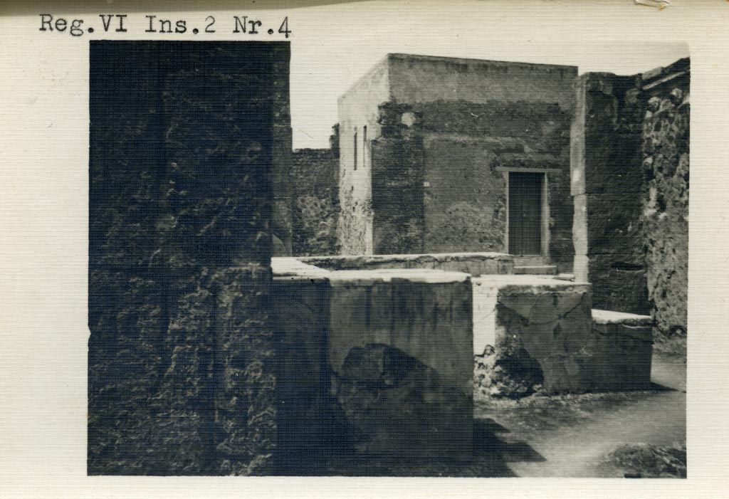 VI.2.5 Pompeii but shown as VI.2.4 on photo. Pre-1937-39. Looking west from rear of bar towards Via Consolare.
Photo courtesy of American Academy in Rome, Photographic Archive. Warsher collection no. 264.