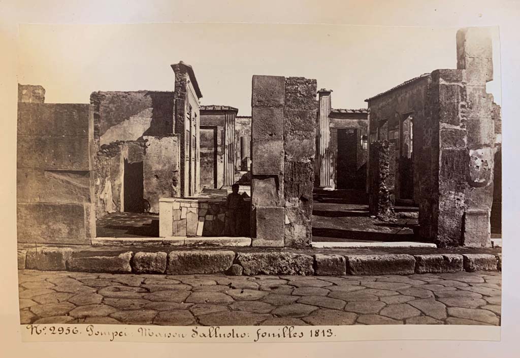 VI.2.5 Pompeii, on left. The entrance doorway to VI.2.4 is on the right.
From an album of Michele Amodio no. 2956 dated 1874, entitled “Pompei, destroyed on 23 November 79, discovered in 1745”. 
Looking east from Via Consolare. Photo courtesy of Rick Bauer.
