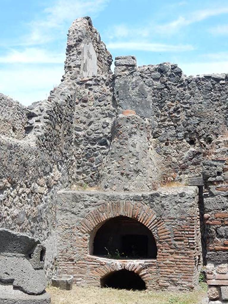VI.2.6 Pompeii. May 2017. Looking east from entrance towards oven. Photo courtesy of Buzz Ferebee.