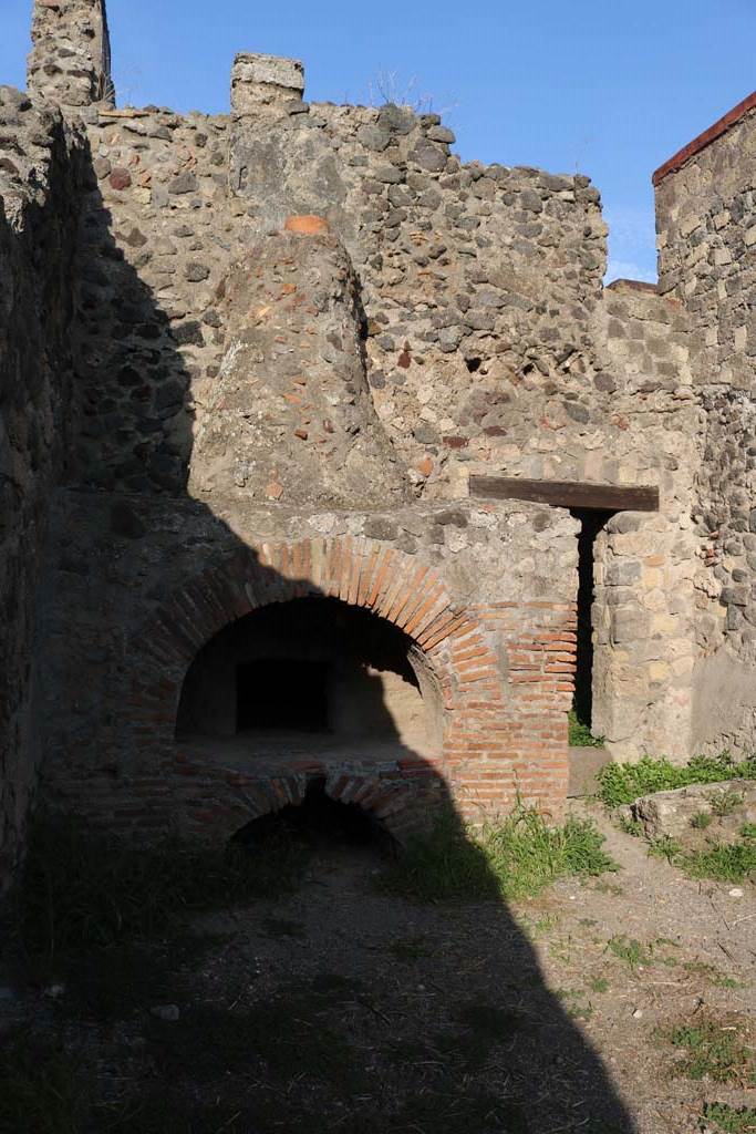 VI.2.6 Pompeii. December 2018. 
Looking east from entrance towards oven. Photo courtesy of Aude Durand.