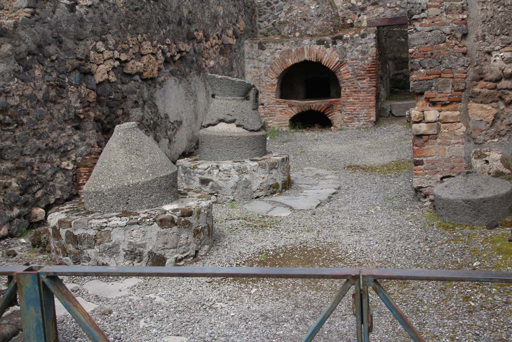 VI.2.6 Pompeii. April 2014. Looking east towards mills and oven, and doorway to rear room.
Photo courtesy of Klaus Heese.
