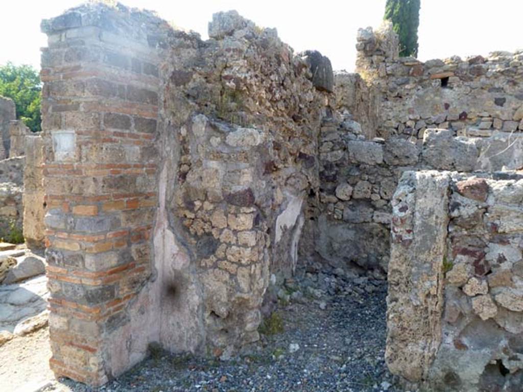VI.2.10 Pompeii. May 2011. Looking towards doorway to cubiculum on north side of entrance corridor. Photo courtesy of Michael Binns.