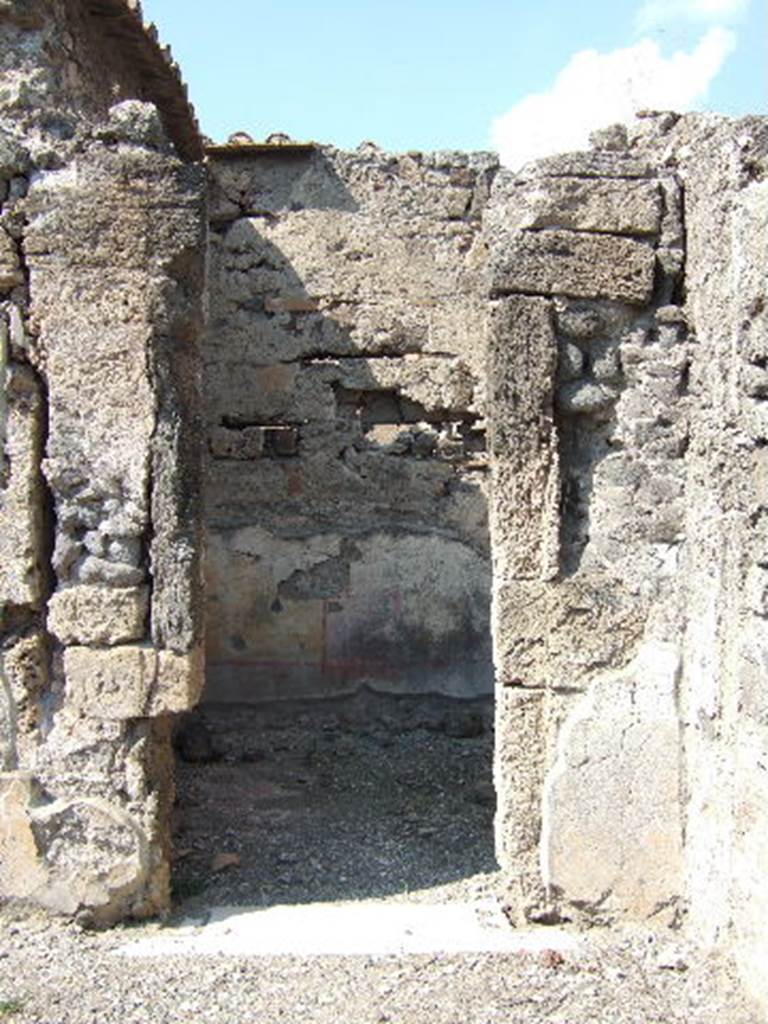 VI.2.11 Pompeii. September 2005. 
Doorway to east ala/cubiculum (6) in north-east corner.