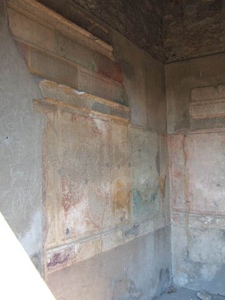 VI.2.13 Pompeii. September 2005. North wall of tablinum.