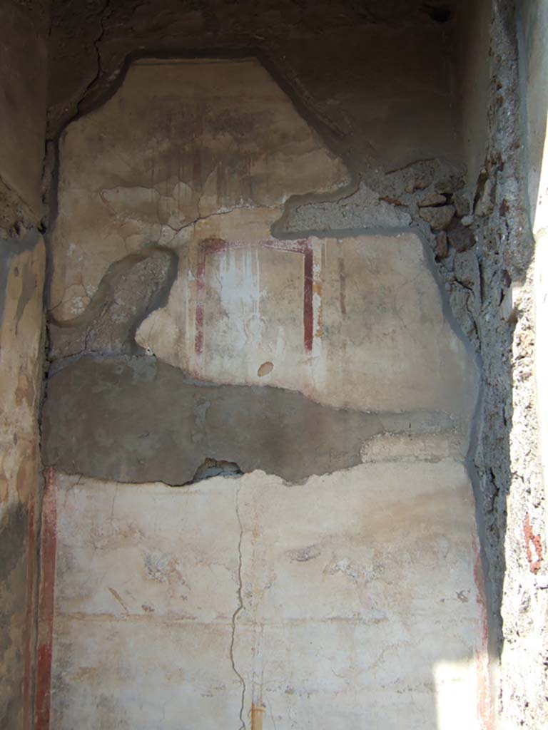 VI.2.14 Pompeii. September 2005. Tablinum, narrow upper north wall with remains of painted stucco.
The upper area showed a painted figure, perhaps of a divinity.