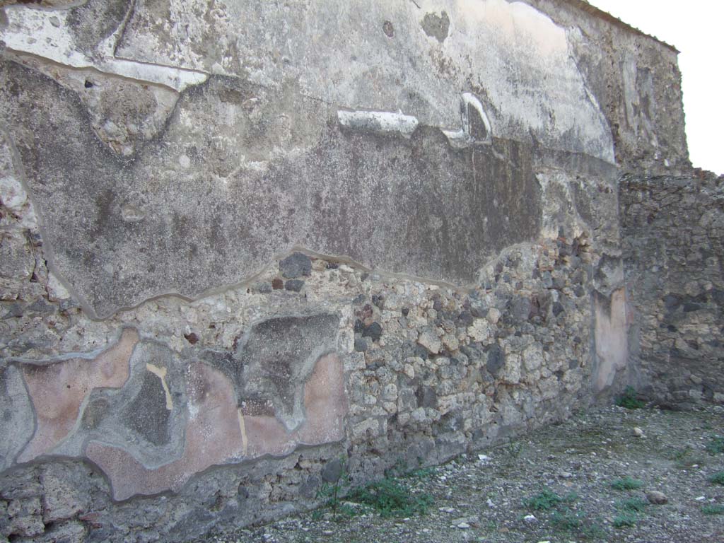 VI.2.17 Pompeii. September 2005. South wall of atrium, looking south-west.