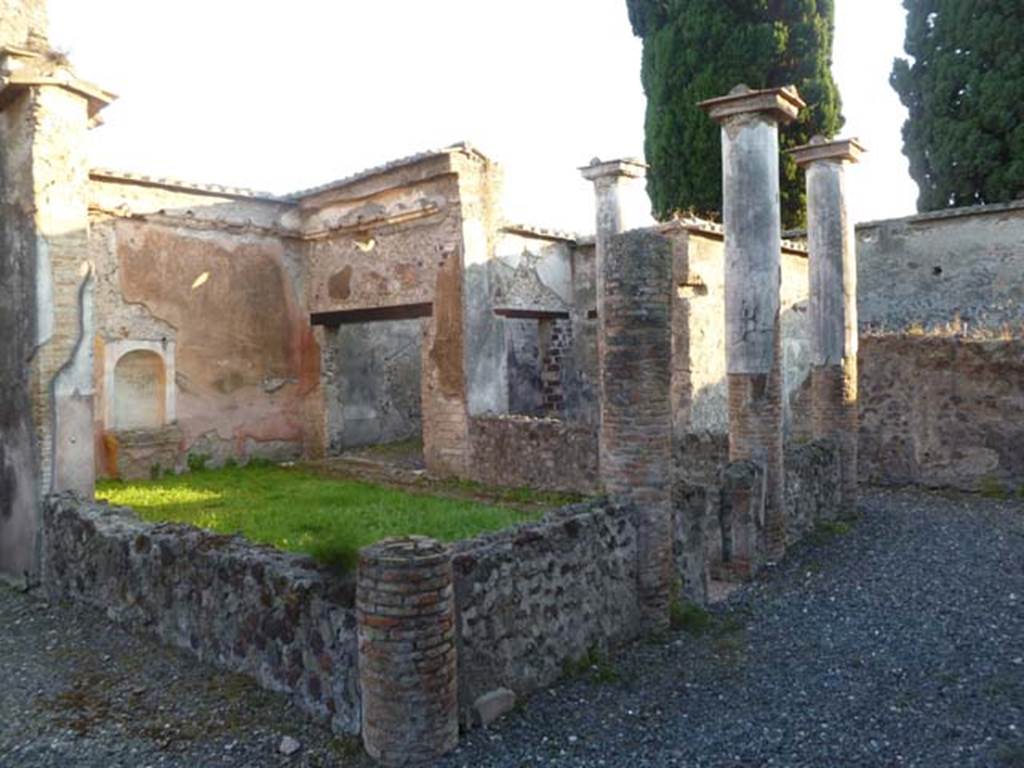 VI.2.22 Pompeii. May 2011. Looking south-west across peristyle, from corner of north-east portico near doorway to cubiculum.