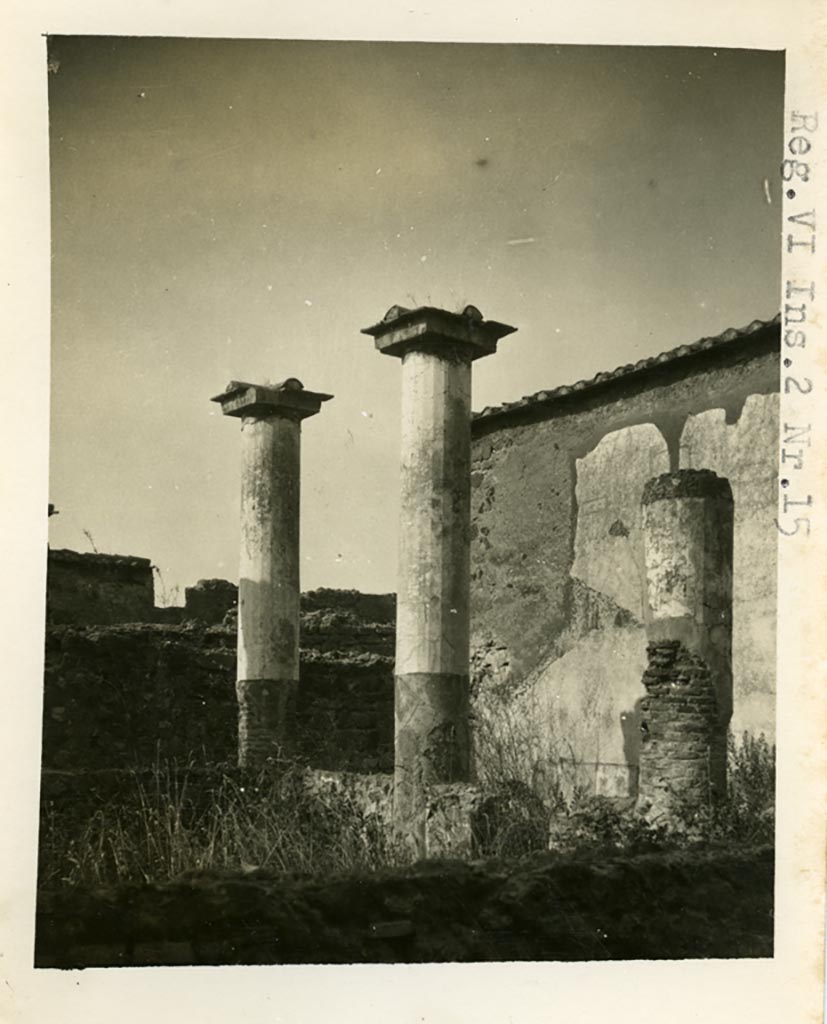 VI.2.22/15 Pompeii. Pre-1937-39. Looking towards the north-west side of the pseudo-peristyle
Photo courtesy of American Academy in Rome, Photographic Archive. Warsher collection no. 1196.
