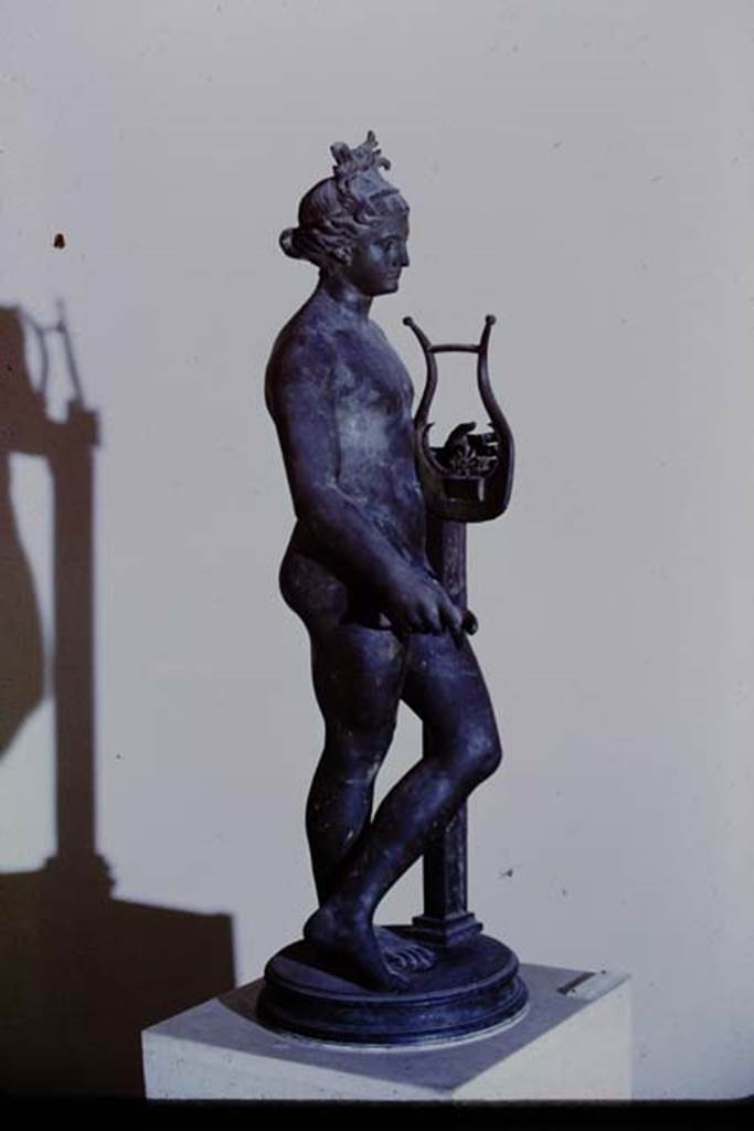 VI.2.22 Pompeii, 1968.  Bronze statuette of Apollo, found on north colonnade of peristyle, but probably originally from the aedicula lararium in the middle of the south wall of the peristyle.  Now in Naples Archaeological Museum, inv. no. 5613.  Photo by Stanley A. Jashemski.
Source: The Wilhelmina and Stanley A. Jashemski archive in the University of Maryland Library, Special Collections (See collection page) and made available under the Creative Commons Attribution-Non Commercial License v.4. See Licence and use details.  J68f1397