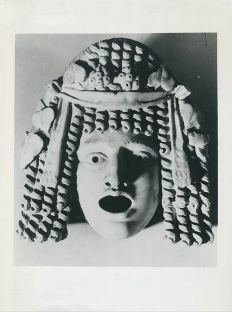 VI.2.22 Pompeii. Found 4th May 1811. 1979 photo. 
Marble mask with Dionysian theme, possibly an oscillum or set in a wall in the garden.
Now in Naples Archaeological Museum. Inventory number 6611.
Photo courtesy of Rick Bauer. 
See Pagano, M. and Prisciandaro, R., 2006. Studio sulle provenienze degli oggetti rinvenuti negli scavi borbonici del regno di Napoli. Naples: Nicola Longobardi, p. 102.
See Ward Perkins, J. and Claridge A., 1976. Pompeii AD 79. London: Westerham. The Garden, no. 78.