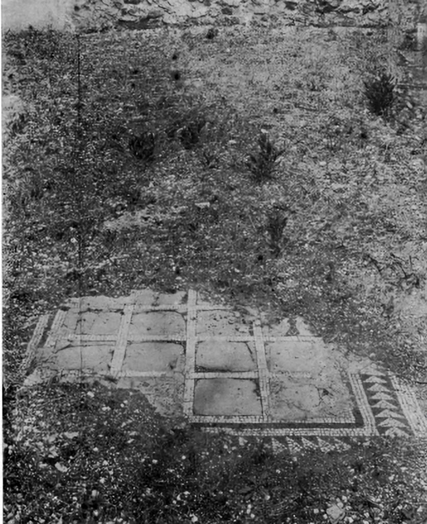 VI.2.22 Pompeii. c.1930. Flooring from an unknown room, perhaps triclinium or tablinum.
According to Blake –
An effect somewhat similar to that produced by narrow border strips to set off pieces of marble is obtained in VI.2.22, by the use of rows of mosaic between simple squares of grey marble. The whole is enclosed in a border of white triangles set tip to base, a design not unknown in the first century BC. 
The cement paving of the rest of this room, and for that matter of the greater part of the house, ……. etc. (p.42).
See Blake, M., (1930). The pavements of the Roman Buildings of the Republic and Early Empire. Rome, MAAR, 8, (p.41f, & Pl.7, tav.4).