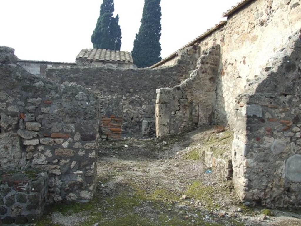 VI.2.23 Pompeii. December 2007. Looking west through entrance doorway.
According to Eschebach, on the right would have been the steps to the upper floor, above the latrine? See Eschebach, L., 1993. Gebäudeverzeichnis und Stadtplan der antiken Stadt Pompeji. Köln: Böhlau. (p.160)