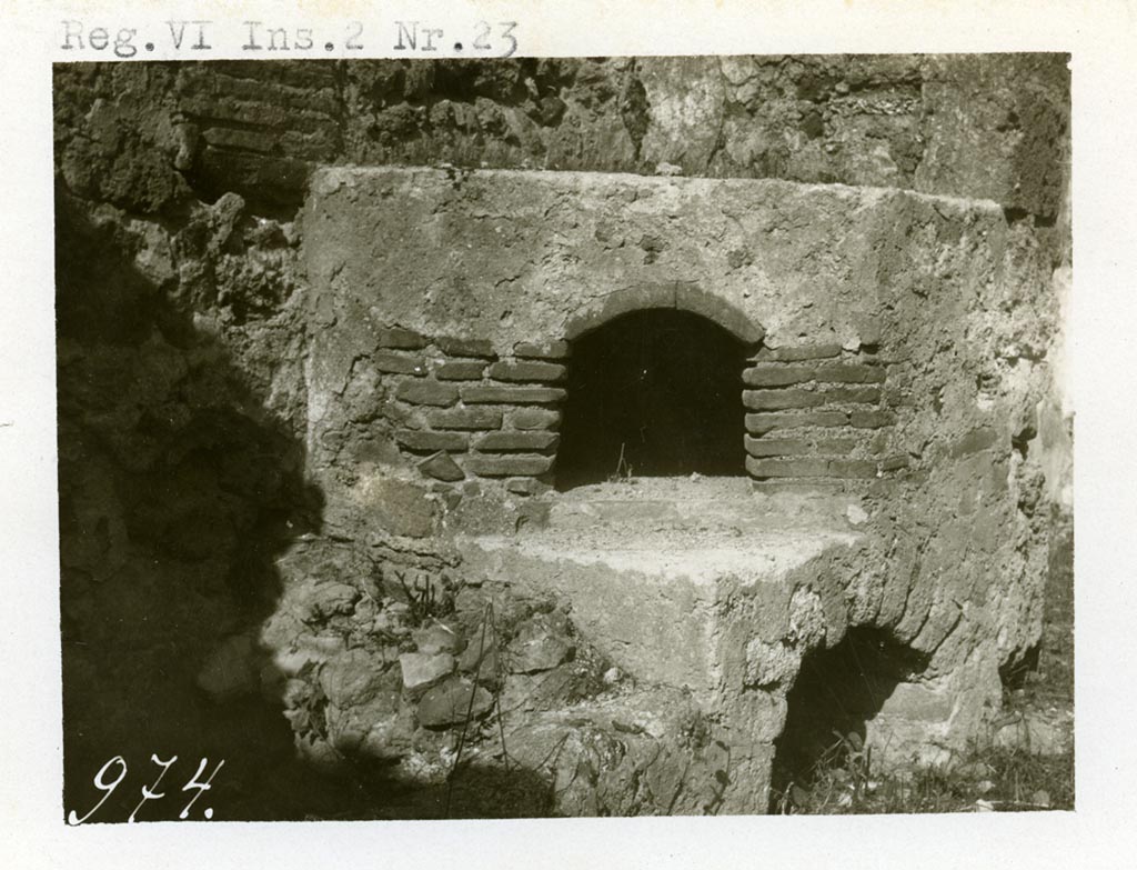 VI.2.26 Pompeii but numbered as VI.2.23. Pre-1937-39. Oven in workshop.
Photo courtesy of American Academy in Rome, Photographic Archive. Warsher collection no. 974.