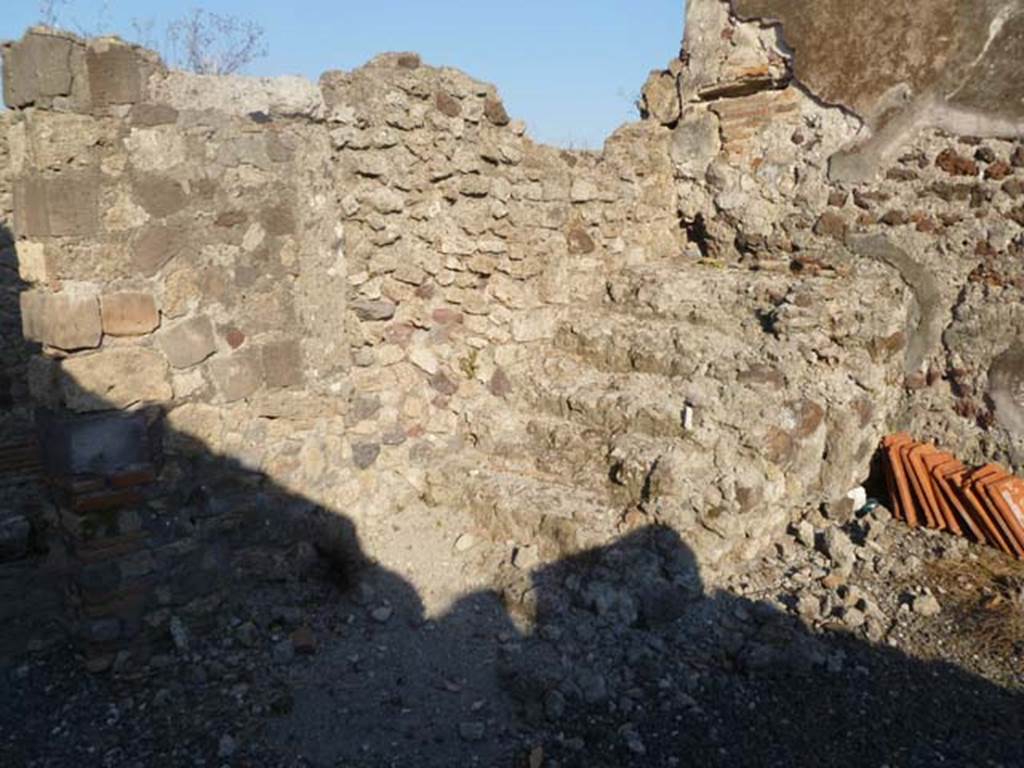 VI.2.29 Pompeii. May 2011. Steps against east wall of room 3, on south side of entrance doorway.