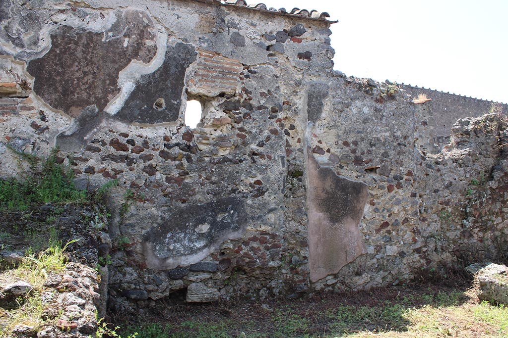VI.2.29 Pompeii. June 2023. 
Room 3, steps on left, room 2, a room for a servant or slave, and room 4 on right, a reception room lit by the three small openings in the passageways 5 and 7.
Photo courtesy of Jessica Mingoia.