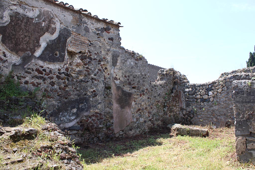 VI.2.29 Pompeii. June 2023. Room 2, left, and room 4, right.
Photo courtesy of Jessica Mingoia.