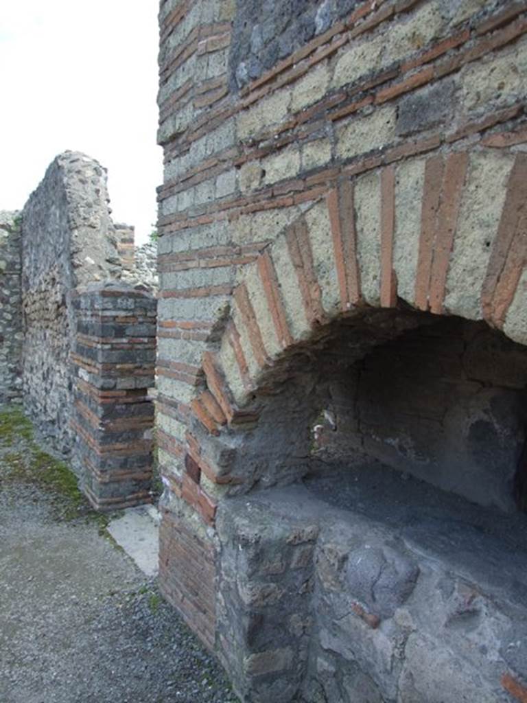 VI.3.3 Pompeii.  March 2009.  Room 7, doorway to room 6, on east side of the oven.