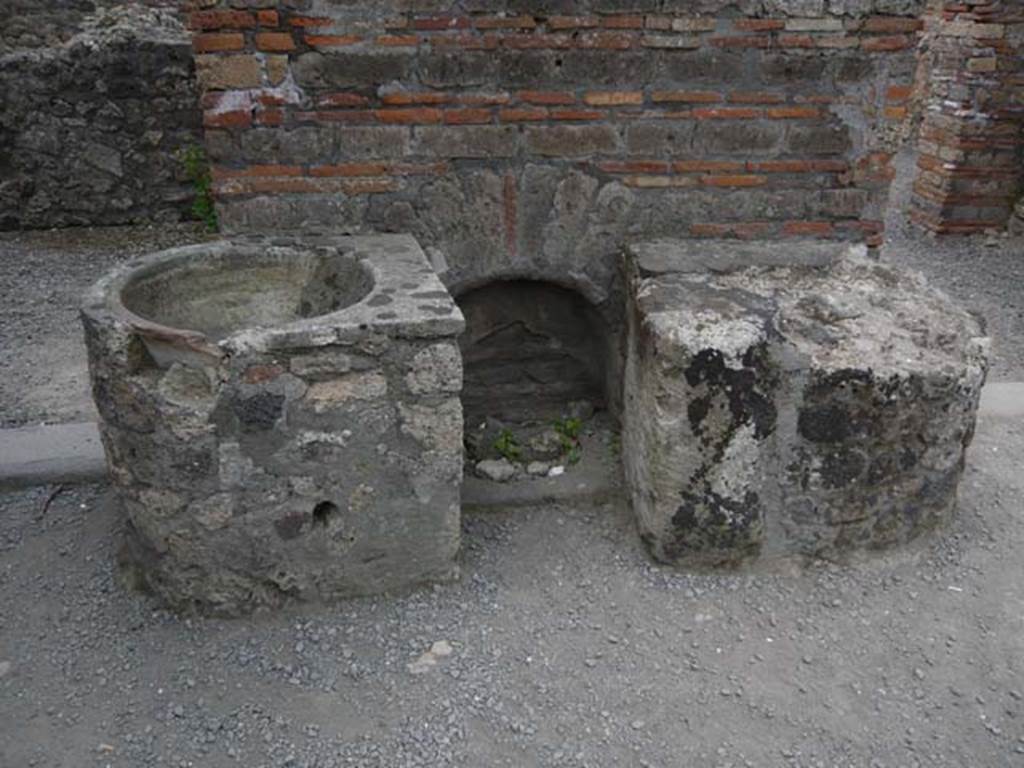 VI.3.3 Pompeii. May 2012. Room 7, wall on west side, site of household shrine.
Photo courtesy of Buzz Ferebee.