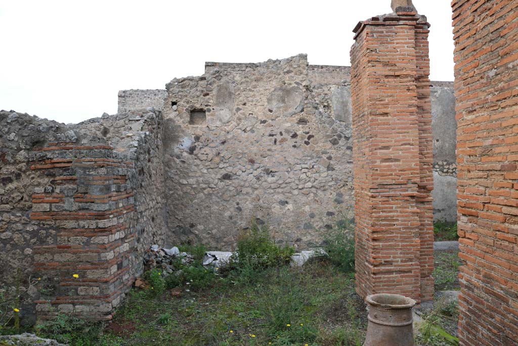 VI.3.3 Pompeii. December 2018. 
Room 1, atrium. Looking north towards north-west corner with niche. Photo courtesy of Aude Durand.