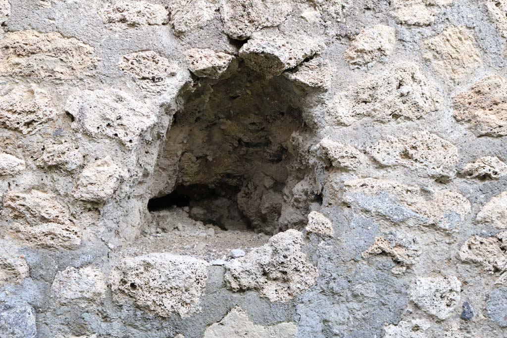 VI.3.4 Pompeii. December 2018. Niche in east wall of side room. Photo courtesy of Aude Durand.