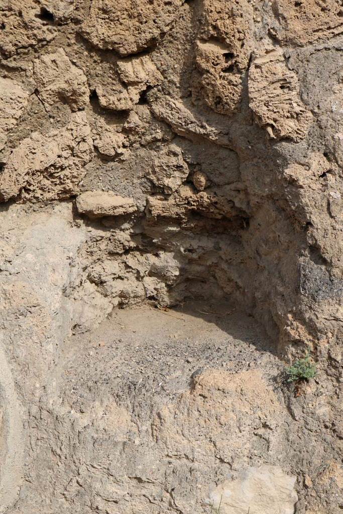 VI.3.6 Pompeii. December 2018. 
Niche set into north wall near entrance doorway. Photo courtesy of Aude Durand.