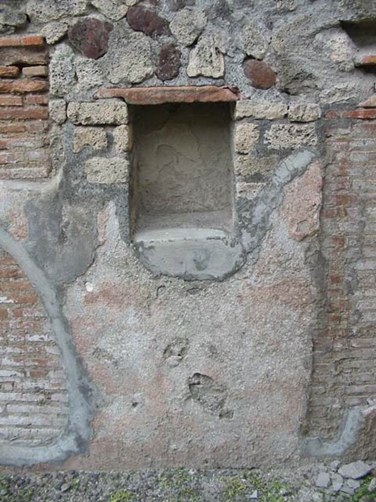 VI.3.20 Pompeii. May 2003. Niche in west wall of rear room. Photo courtesy of Nicolas Monteix
According to Boyce –
In the west wall of the rear room is a rectangular niche (h.0.50, w. 0.38, d.025, h. above floor 1.15), its walls coated with red stucco.
See Boyce G. K., 1937. Corpus of the Lararia of Pompeii. Rome: MAAR 14, (p.45, no.147).