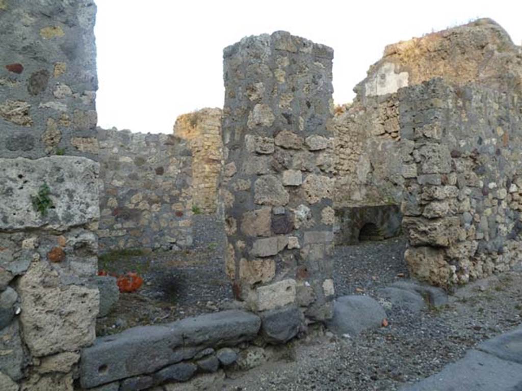 VI.5.1 and VI.5.2 Pompeii. May 2011. Entrance doorways.  The doorway to VI.5.2 is on the right.