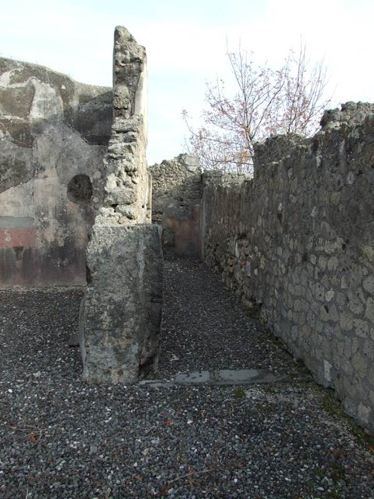 VI.5.3 Pompeii. December 2007. Room 7, Looking east along corridor on south side of tablinum.  See Pappalardo, U., 2001. La Descrizione di Pompei per Giuseppe Fiorelli (1875). Napoli: Massa Editore. (p.54)