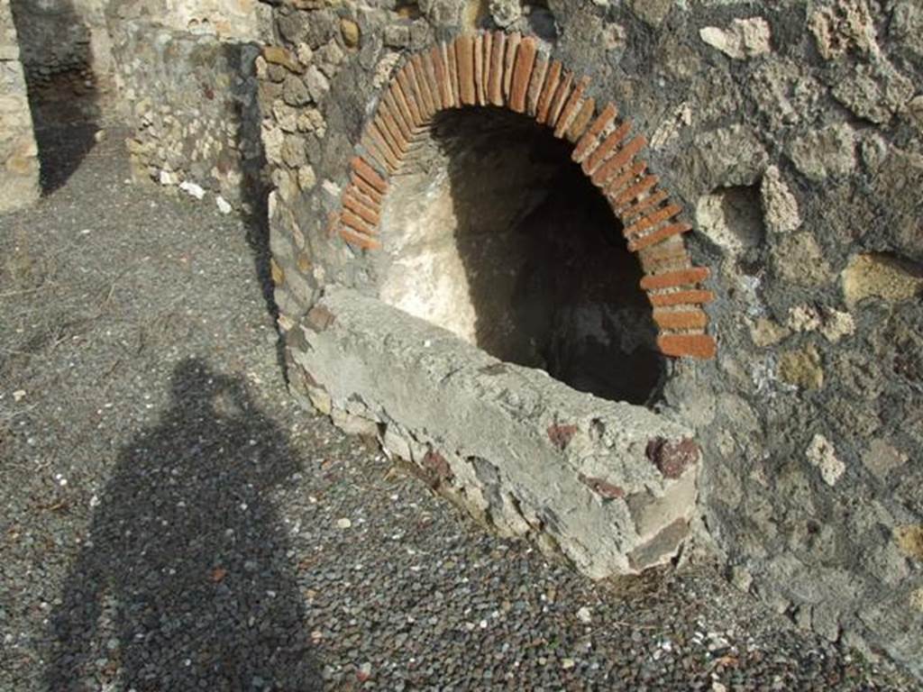 VI.5.3 Pompeii. December 2007. Arch under the stairs on the east side of room 12.