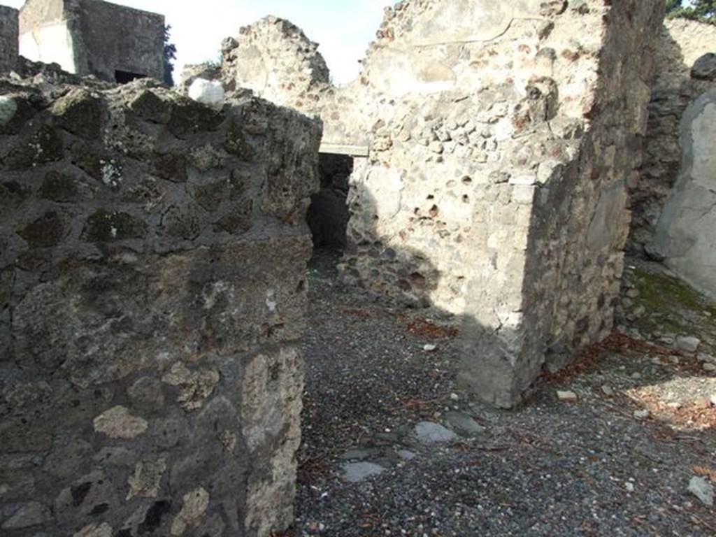 VI.5.4 Pompeii. December 2007. Doorway to room 8, from walkway.