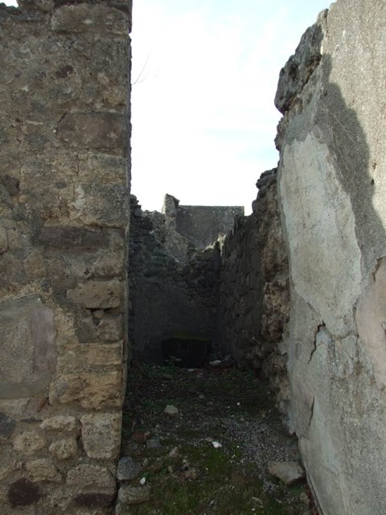 VI.5.4 Pompeii. December 2007. Ramp on the north side of room 7, possibly accessing the upper of the two repositories?.