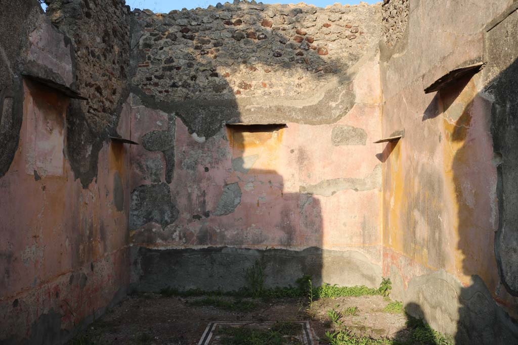 VI.5.5 Pompeii. December 2018. 
Looking east across triclinium to the left behind the peristyle, in the north-east corner. Photo courtesy of Aude Durand.