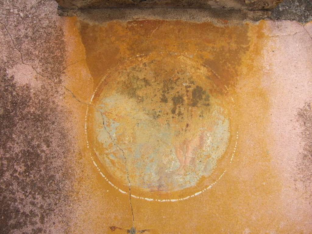 VI.5.5 Pompeii. September 2005. South wall at east end, triclinium to the left behind the peristyle. Medallion of Polyphemus and Galatea.
See Helbig, W., 1868. Wandgemälde der vom Vesuv verschütteten Städte Campaniens. Leipzig: Breitkopf und Härtel. (1047).
See Bragantini, de Vos, Badoni, 1983. Pitture e Pavimenti di Pompei, Parte 2. Rome: ICCD. (p.144)