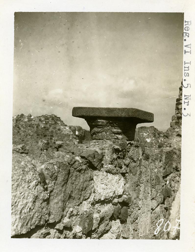 VI.5.5 Pompeii but numbered as VI.5.3 on the photo. Pre-1937-39. 
Remains of one of the stucco decorated capitals from columns in peristyle.
Photo courtesy of American Academy in Rome, Photographic Archive. Warsher collection no. 807.