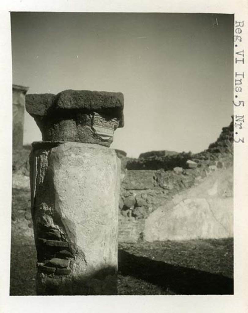 VI.5.5 Pompeii but numbered as VI.5.3 on photo. 1937-39.  Remains of one of the capitals decorated with a stucco cornice on column in peristyle. Photo courtesy of American Academy in Rome, Photographic Archive.  Warsher collection no. 807a