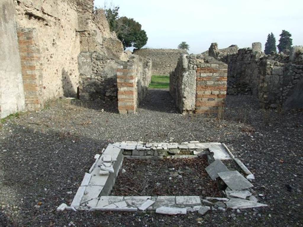 VI.5.8 Pompeii. December 2007. Looking east across atrium and impluvium. The tablinum can be seen on the left, the corridor to rear rooms (centre), and on the right was a triclinium.
