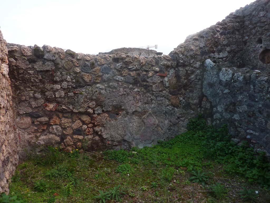 VI.5.9 Pompeii. November 2021. Looking towards south wall of room next to triclinium, and at rear of stairs. Photo courtesy of Hélène Dessales.