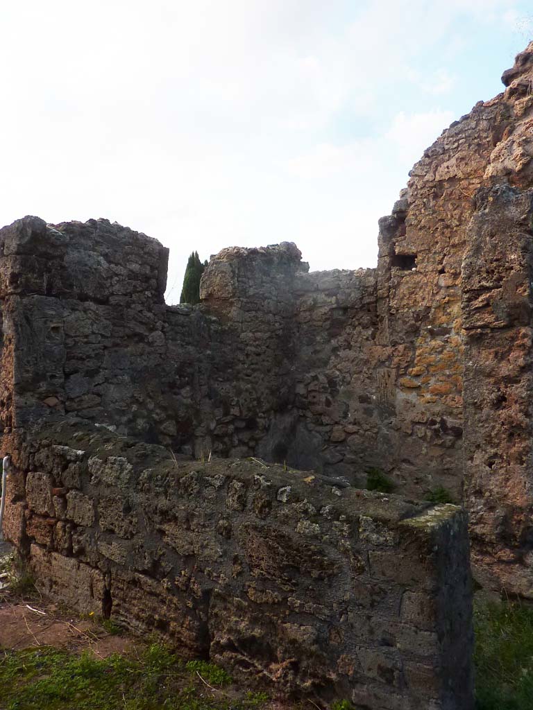 VI.5.9 Pompeii. November 2021. 
Looking north-west from entrance corridor into cubiculum on north side. Photo courtesy of Hélène Dessales