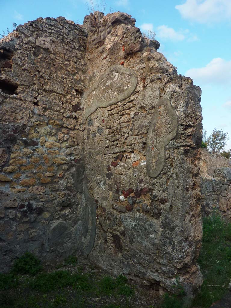 VI.5.9 Pompeii. November 2021. 
Looking towards north-east corner, with doorway to atrium, on right. Photo courtesy of Hélène Dessales.
