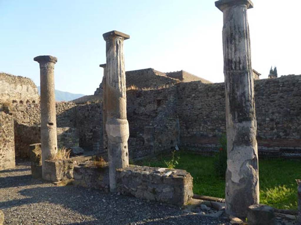 VI.5.10 Pompeii. May 2011. Looking across east portico of peristyle, towards south-west corner.