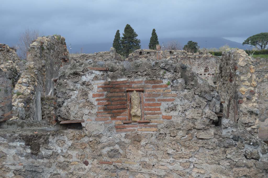 VI.5.16 Pompeii. March 2018. Upper level on front façade of house, with phallus.
Foto Taylor Lauritsen, ERC Grant 681269 DÉCOR.