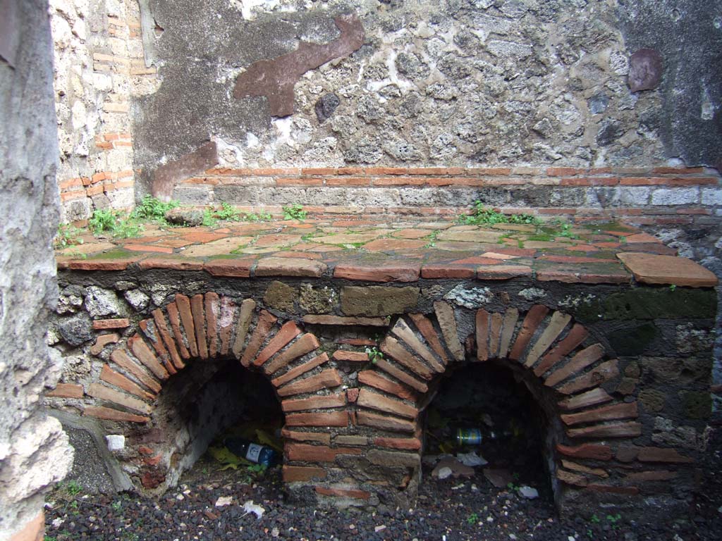 VI.5.16 Pompeii. December 2005. Hearth in kitchen in north-east corner.