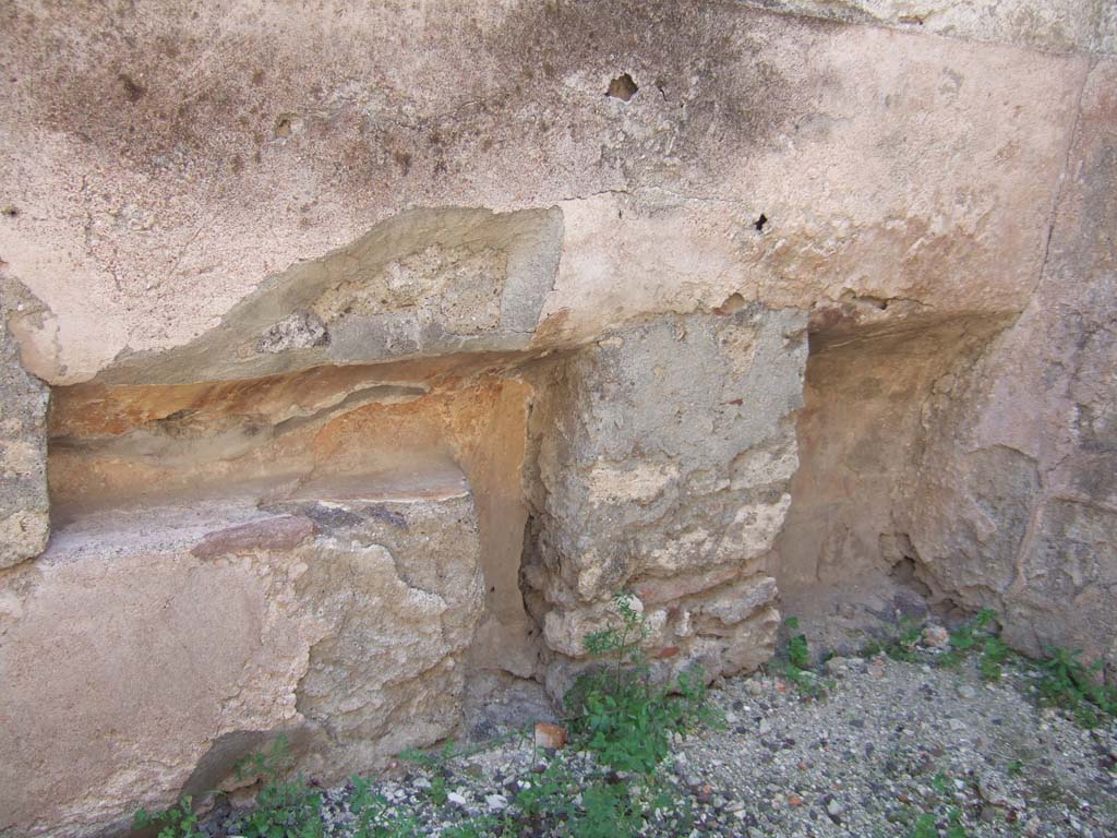 VI.5.17 Pompeii. September 2005. Triclinium, recesses in south-west corner.