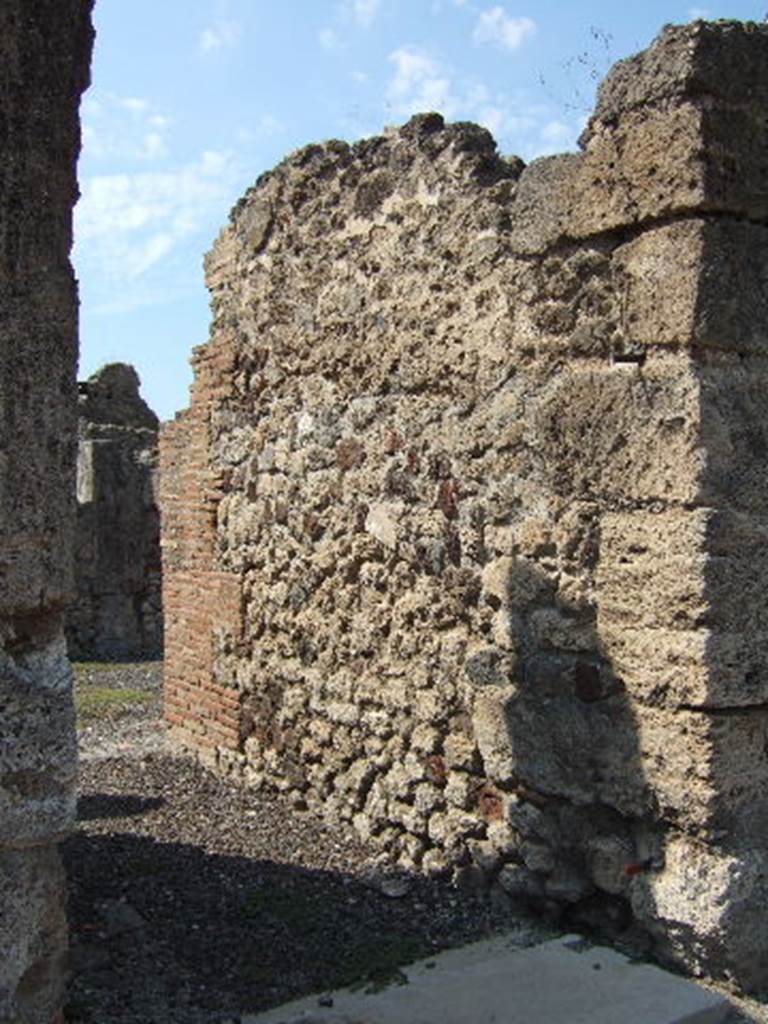 VI.5.19 Pompeii. September 2005. Entrance doorway on Vicolo della Fullonica.